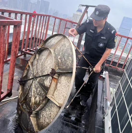 C:/Users/BA/Desktop/風雨過后南京保安迅速行動，恢復(fù)安“寧”面貌/11.jpg11