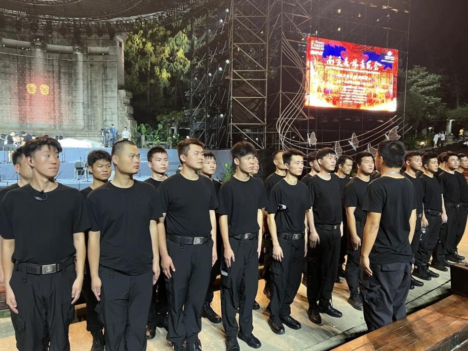 C:/Users/Administrator/Desktop/臺(tái)風(fēng)“貝碧嘉”來襲，南京保安積極應(yīng)對(duì)，“守”護(hù)萬家團(tuán)圓！/10.jpg10