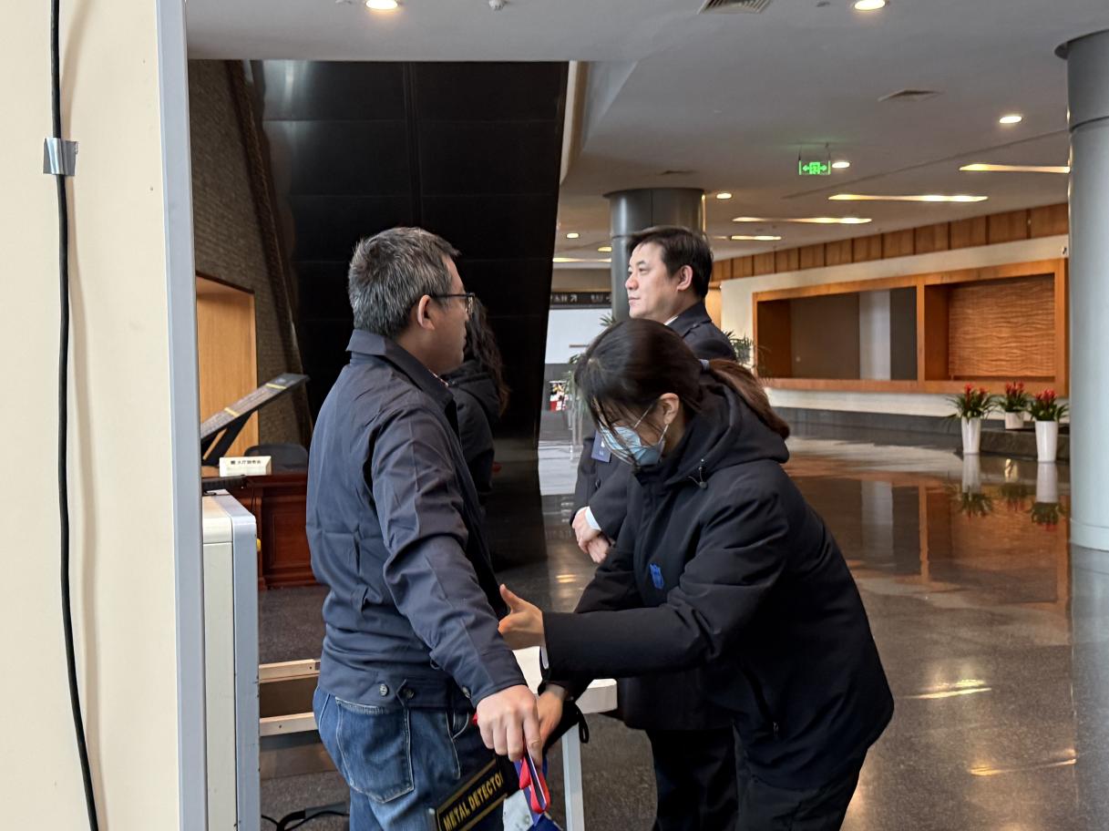 E:/25.12.10后 上傳網(wǎng)站留存/“安保鐵軍、硬核保障”2026系列報(bào)道一——科技引領(lǐng)未來(lái)，安全護(hù)航盛會(huì)/照片/79854b95b5929b8d99e14dd1fe9a271f.jpg79854b95b5929b8d99e14dd1fe9a271f